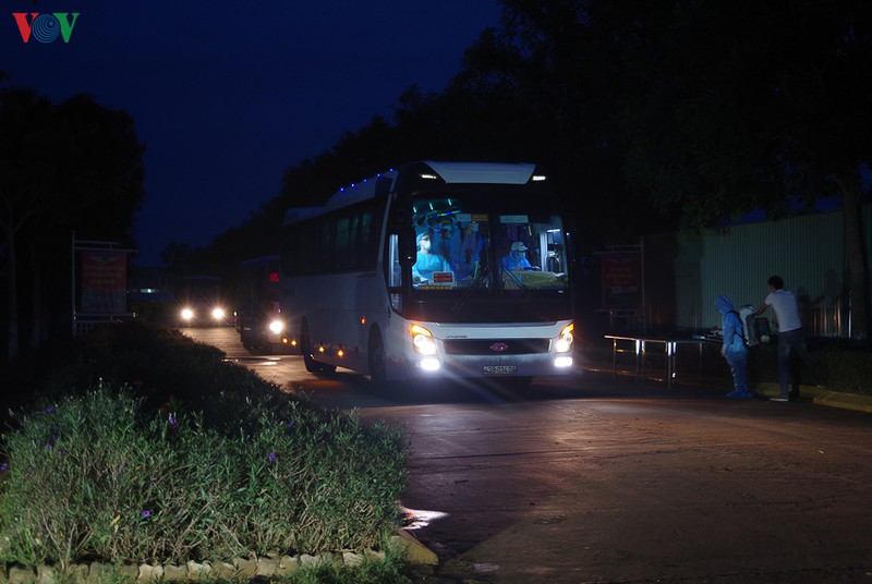 tiep nhan 300 cong dan tu benh vien da nang ve khu vuc cach ly hinh 1