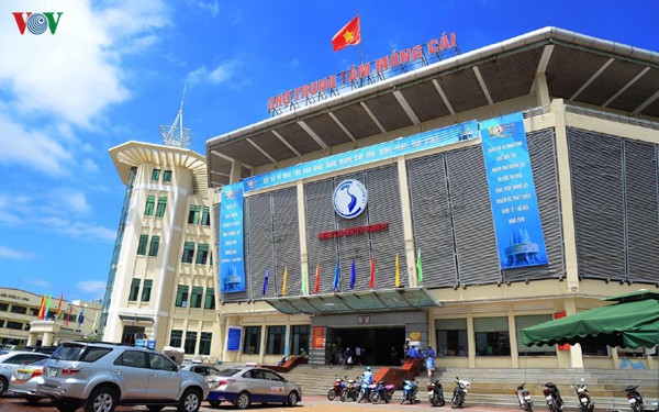 nhon nhip thuong mai vung bien mong cai dip cuoi nam hinh 5
