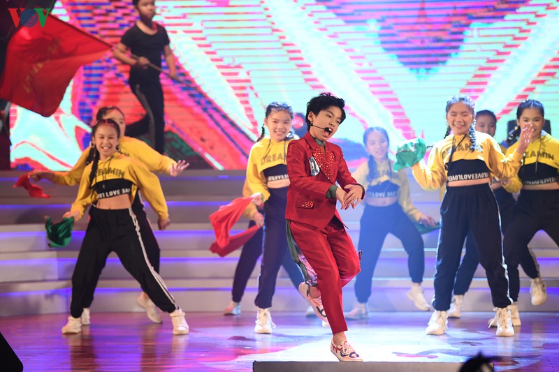 nguyen ngoc anh gianh giai nhat giong hat hay tieng han vov 2019 hinh 8