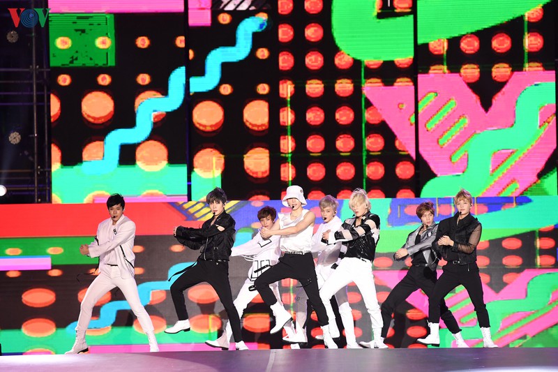 exo-sc, taemin chay het minh trong 2020 k-pop super concert hinh 8