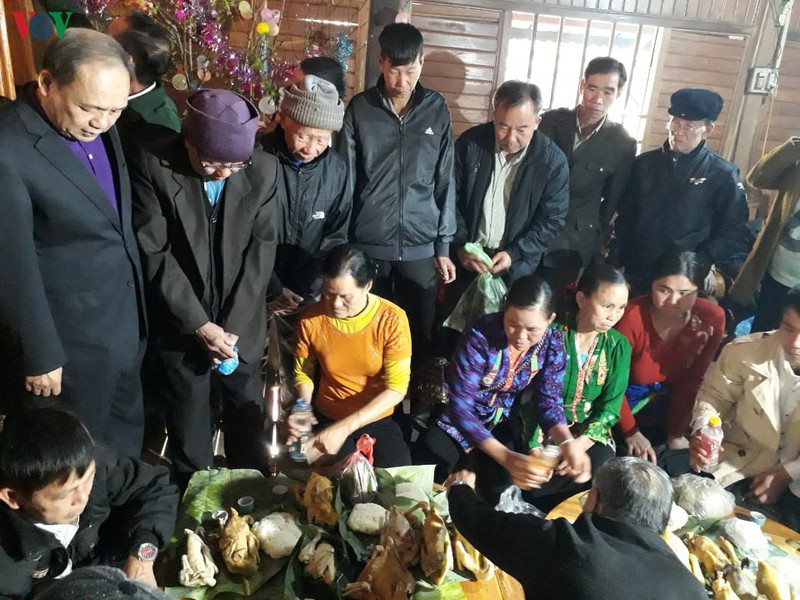 tet den, dong ho dieu chinh quynh nhai co tuc kin hong pang luong hinh 1