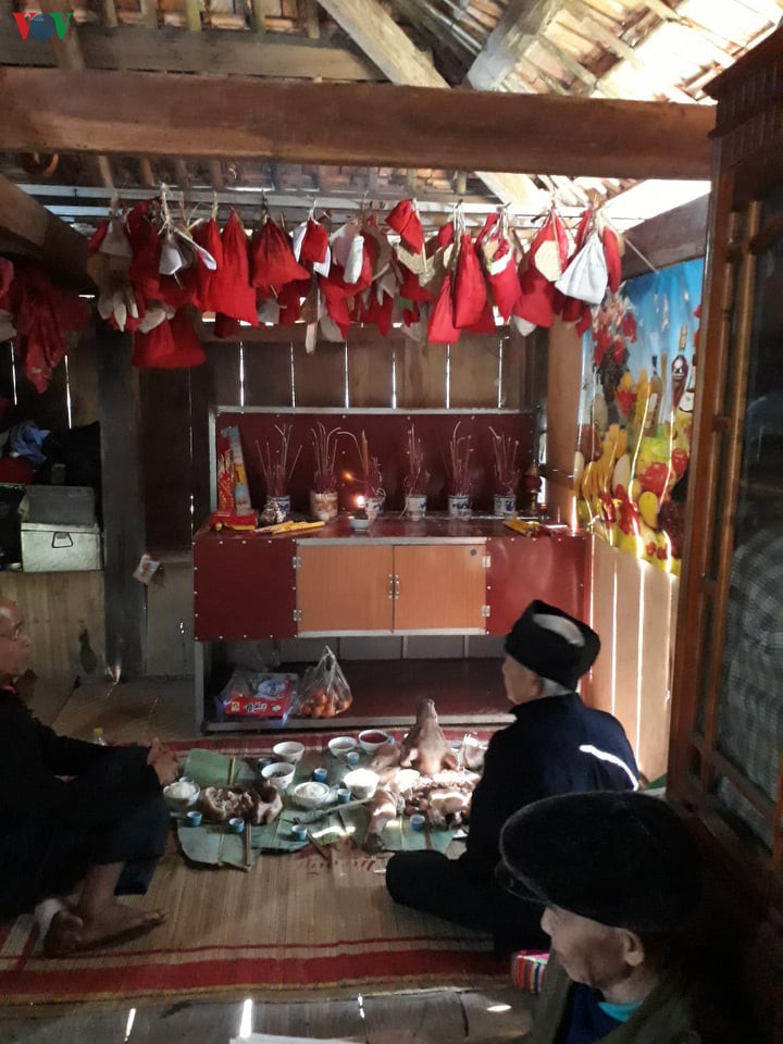tet den, dong ho dieu chinh quynh nhai co tuc kin hong pang luong hinh 3