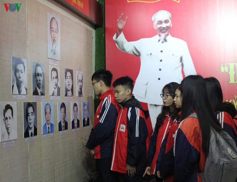 khai mac trien lam chuyen de "dcsvn – sang mai niem tin" o lang son hinh 2