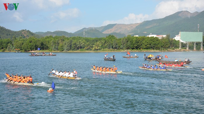 da nang tam dung cac le hoi, hoat dong tap trung dong nguoi hinh 1
