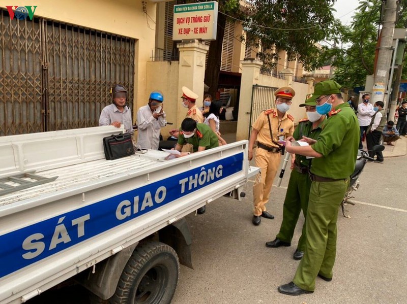 son la xu ly nghiem cac truong hop khong deo khau trang noi cong cong hinh 3