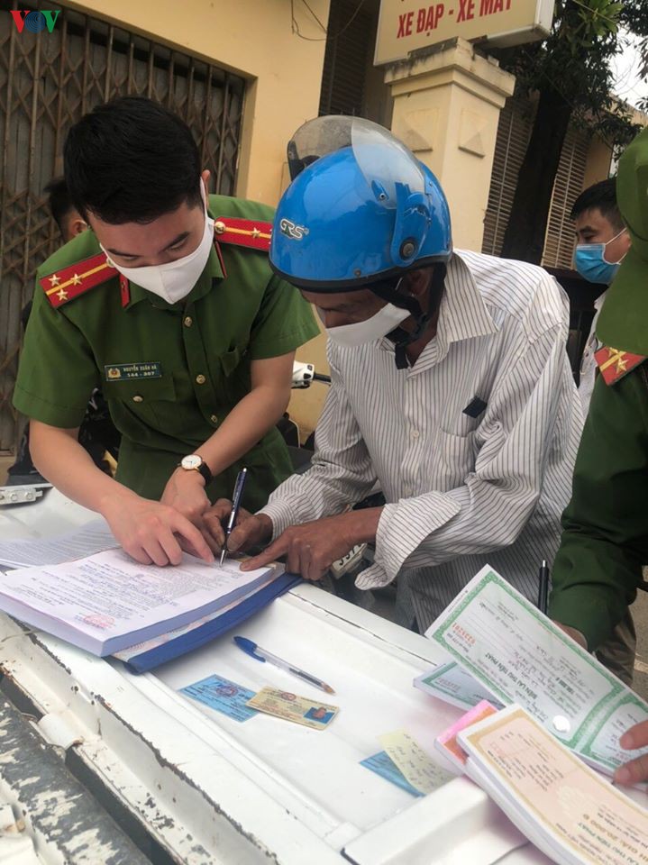 son la xu ly nghiem cac truong hop khong deo khau trang noi cong cong hinh 1