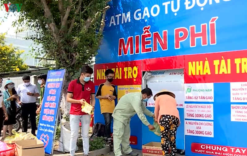 cong an tinh vinh long dua may atm gao vao hoat dong hinh 1