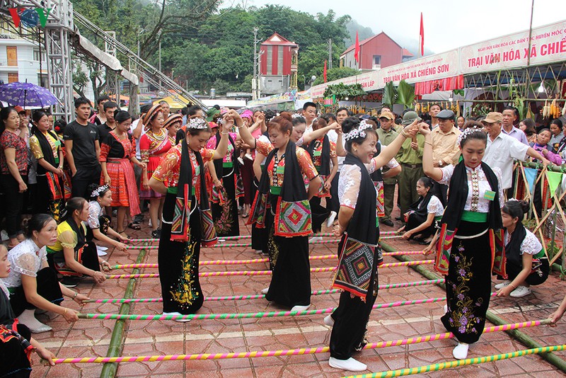 moc chau khoi dong du lich bang viec mo lai cac le hoi truyen thong hinh 3