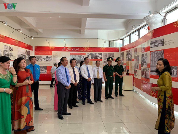 thua thien hue: trien lam "ho chi minh-nhung net phac hoa chan dung" hinh 1