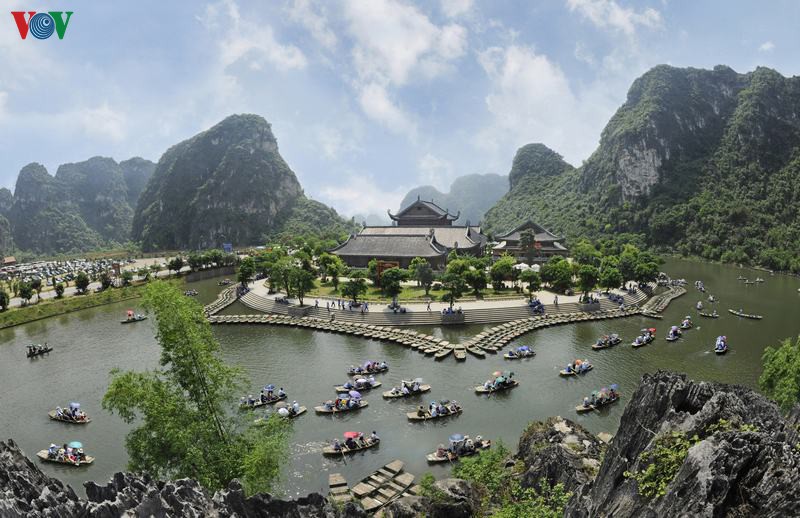  tong cuc du lich xin loi thu hoi van ban xin 400 ve may bay mien phi hinh 2