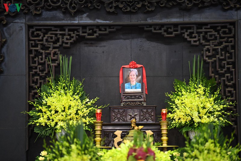 gia dinh, ban be nghen ngao tien dua nsut hoang yen ve coi vinh hang hinh 2