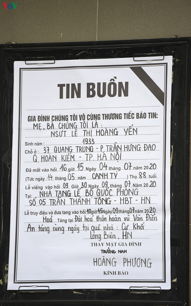 gia dinh, ban be nghen ngao tien dua nsut hoang yen ve coi vinh hang hinh 1