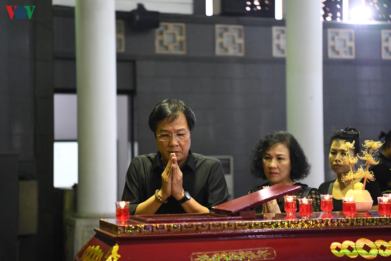 gia dinh, ban be nghen ngao tien dua nsut hoang yen ve coi vinh hang hinh 7
