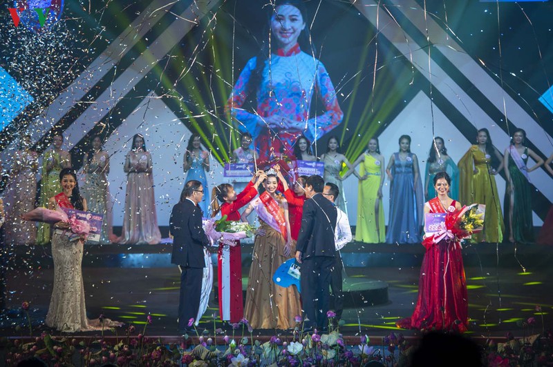 toa sang ve dep tri thuc sinh vien dai hoc hue hinh 1