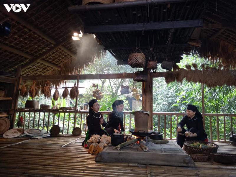 tham ban tay trong thanh pho hinh 3