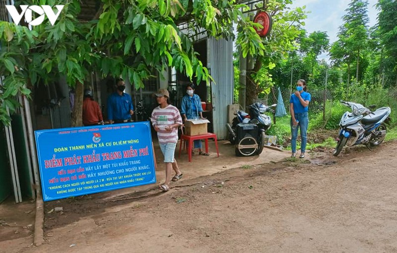 biet doi ao xanh chung tay phong chong dich hinh 1