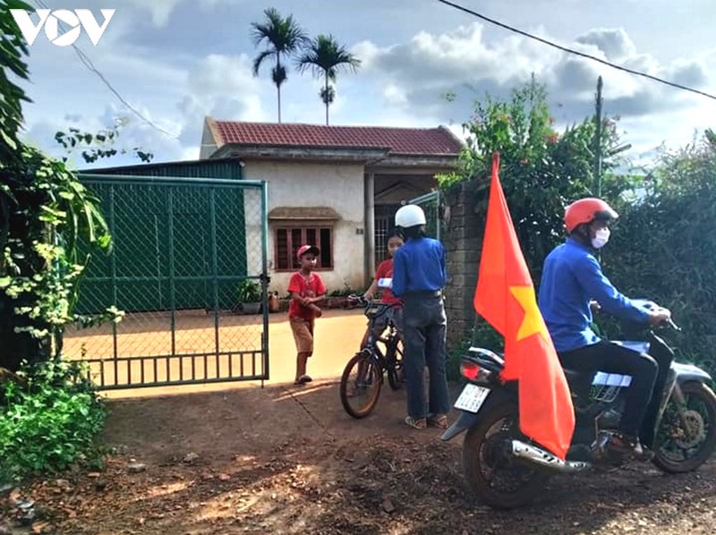 biet doi ao xanh chung tay phong chong dich hinh 2