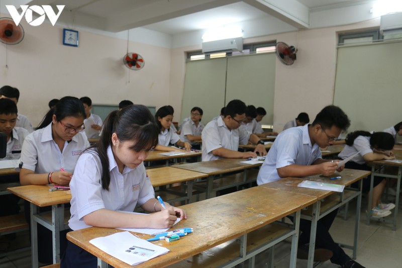 ky thi tot nghiep thpt 2020 tai cac tinh thanh: nghiem tuc, an toan hinh 1