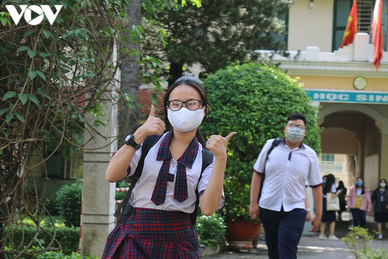 thi sinh tp. hcm danh gia de thi mon ngoai ngu de  hinh 2