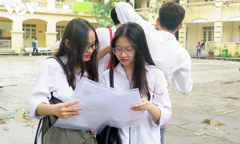 ngay mai, cac hoi dong tien hanh cham thi tot nghiep thpt 2020 hinh 1