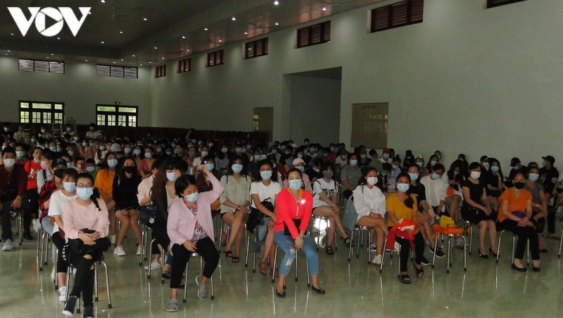 240 cong dan tien giang tu singapore ve hoan thanh thoi gian cach ly y te hinh 1