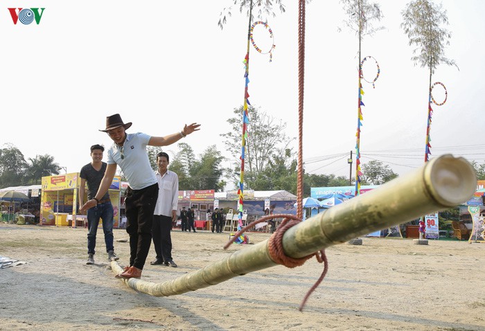 phien cho vung cao tay bac dac sac trong le hoi hoa ban hinh 11