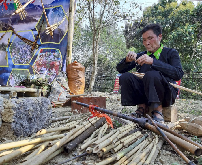 phien cho vung cao tay bac dac sac trong le hoi hoa ban hinh 13