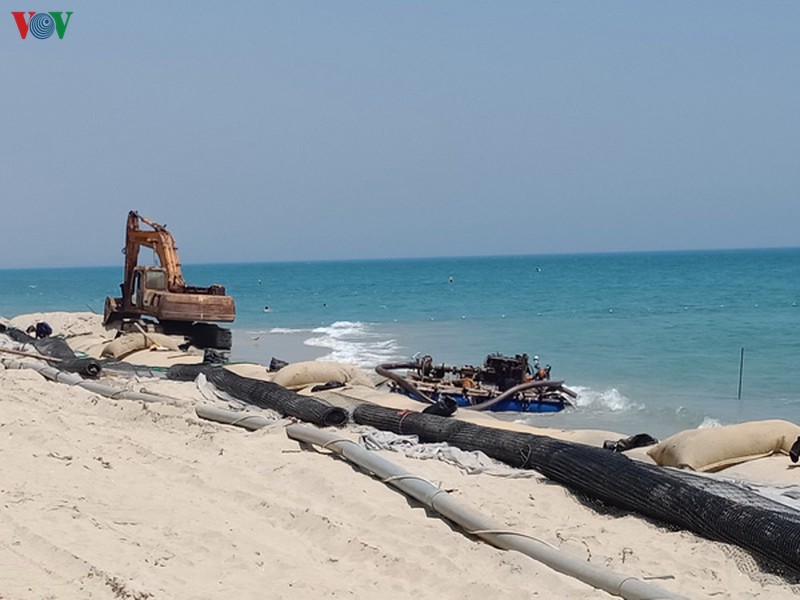 pho chu tich quoc hoi phung quoc hien thi sat bo bien cua dai, hoi an hinh 1