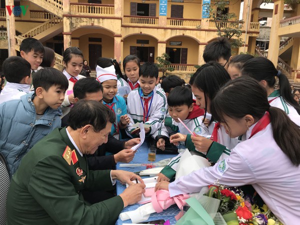 anh hung pham tuan: "dung bao gio quen 12 ngay dem lich su"  hinh 4