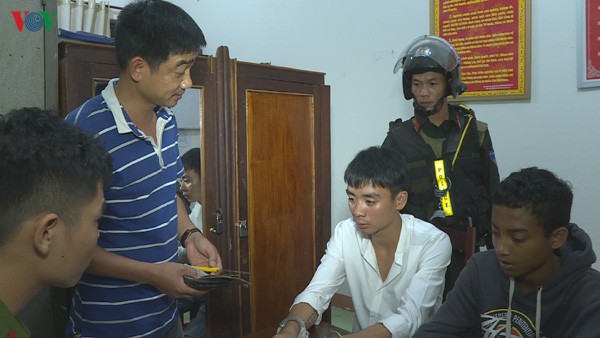 bat khan cap nhom doi tuong cuop tai san trong khach san  hinh 1