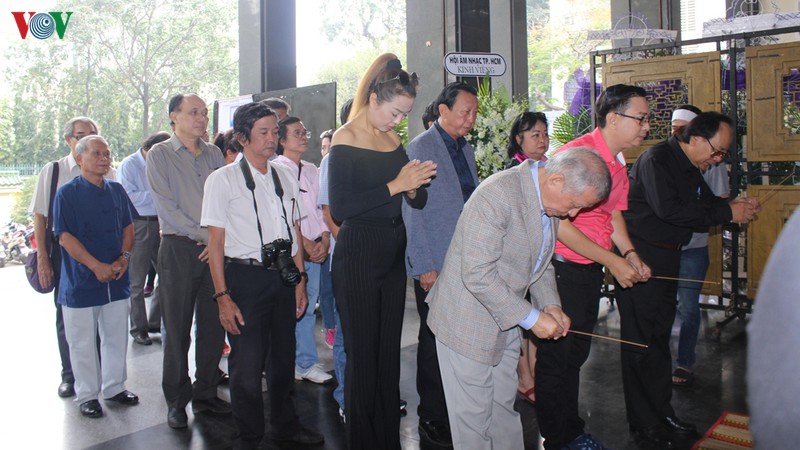 chum anh: cac nhac si, nguoi ham mo vieng nhac si nguyen van ty hinh 3