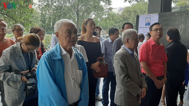 chum anh: cac nhac si, nguoi ham mo vieng nhac si nguyen van ty hinh 7