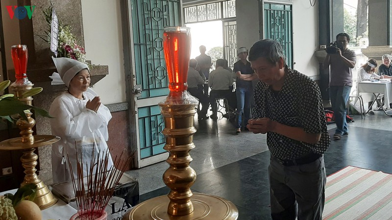 chum anh: cac nhac si, nguoi ham mo vieng nhac si nguyen van ty hinh 9