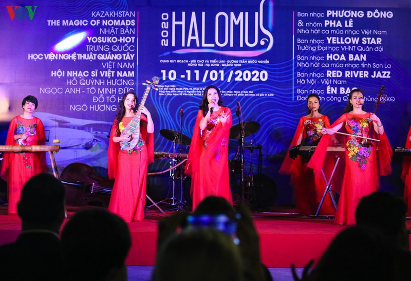 khach quoc te say dam nhac viet tren san khau giua bien troi ha long hinh 8