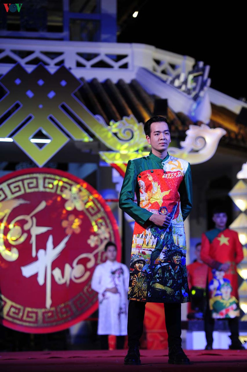 sac mau ao dai "tet hue" hinh 10