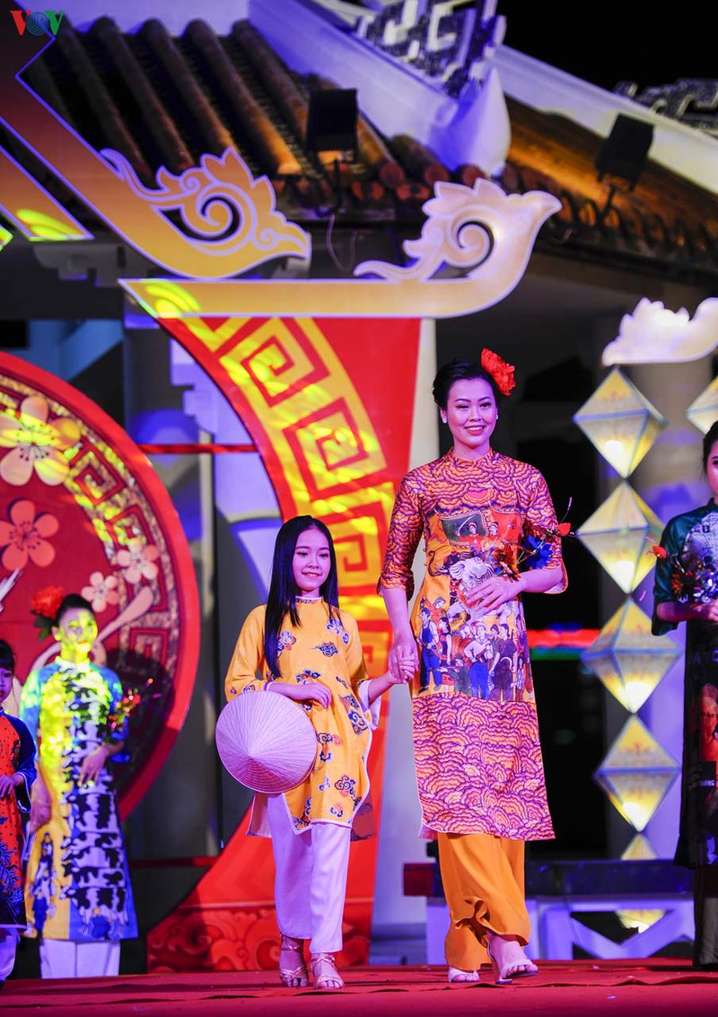 sac mau ao dai "tet hue" hinh 2