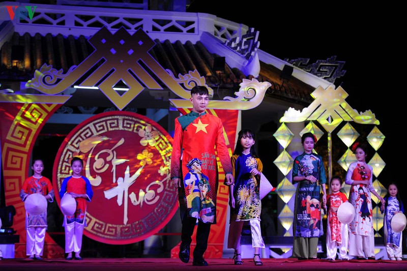 sac mau ao dai "tet hue" hinh 3