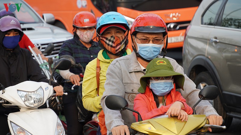 chum anh: duong pho tphcm ngot ngat vi khach nuom nuop ve que an tet hinh 7