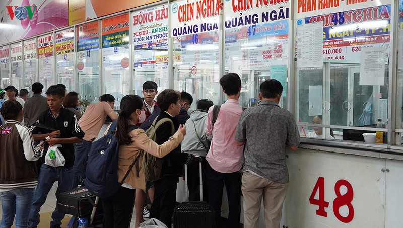 chum anh: duong pho tphcm ngot ngat vi khach nuom nuop ve que an tet hinh 9