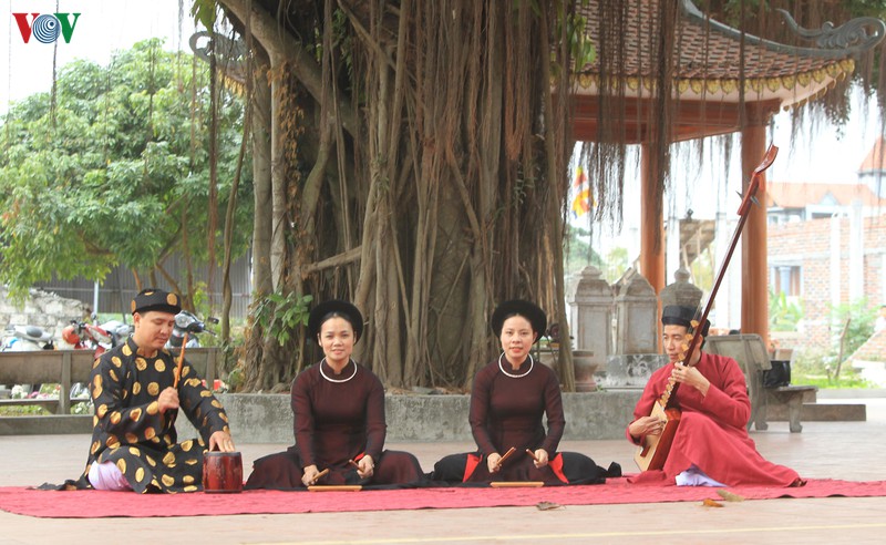 dau xuan, ve dong mon nghe ca tru hinh 3