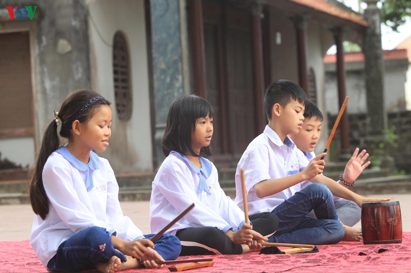 dau xuan, ve dong mon nghe ca tru hinh 2