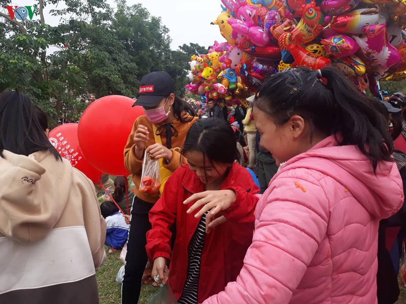 den cho "choang nhau" cau may dau nam hinh 2