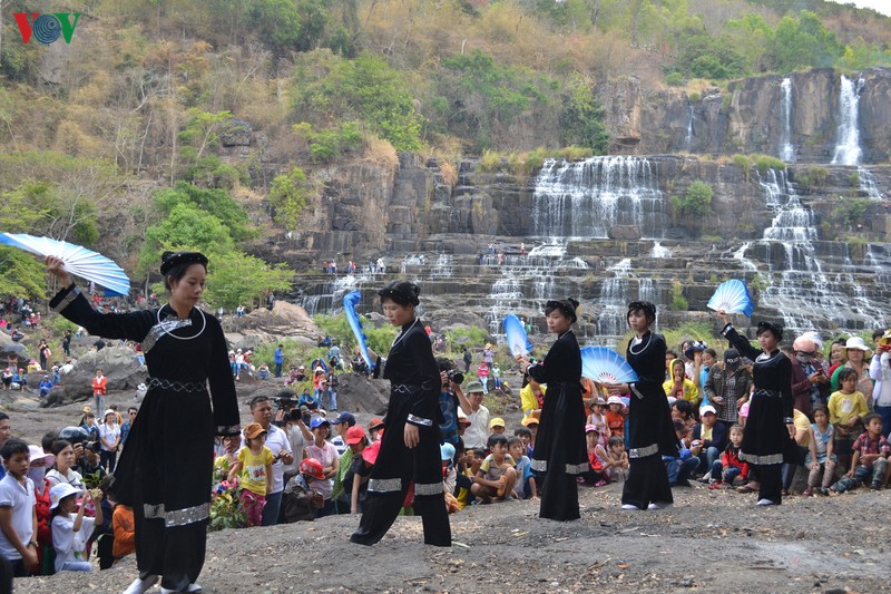 lam dong ngung to chuc le hoi mua xuan tai thac pongour hinh 1