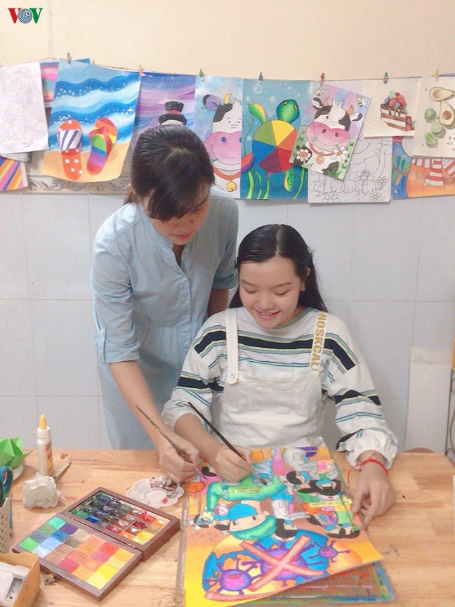 nhung "bong hoa nho" can tho voi cac buc tranh trong mua dich covid-19 hinh 8