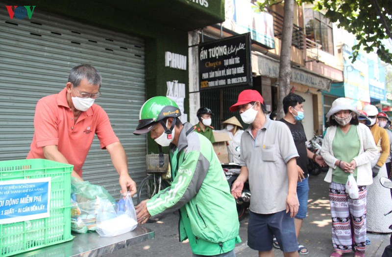 hop com mien phi: chia se ganh nang muu sinh giua dai dich hinh 1