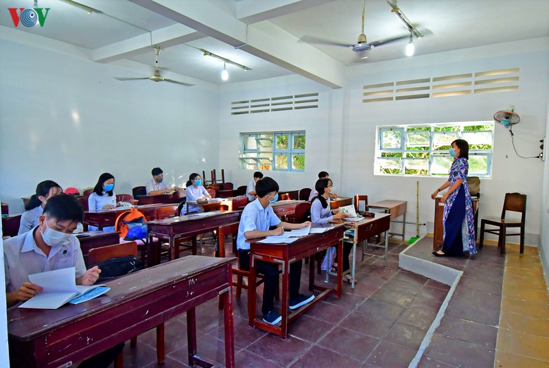 niem vui cua hoc sinh ca mau trong ngay tro lai truong lop hinh 3