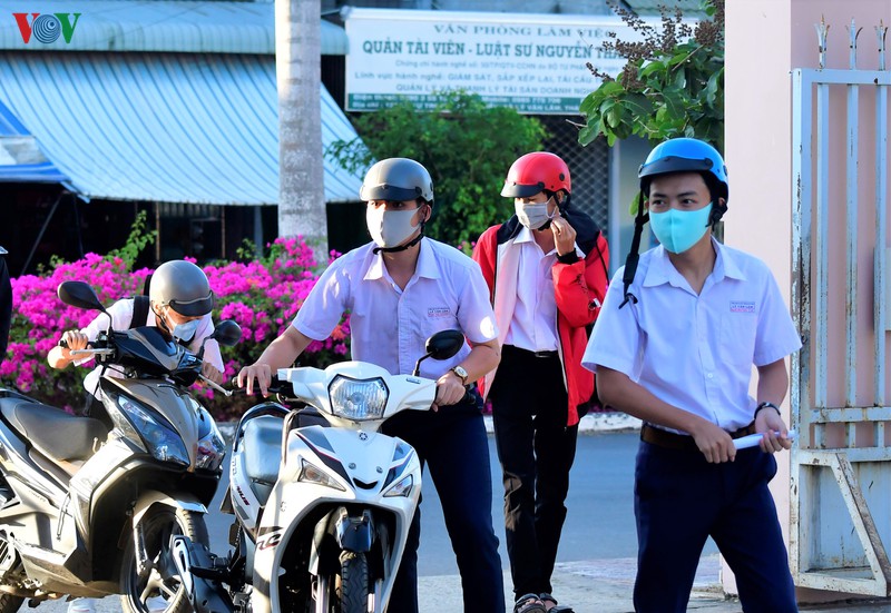 niem vui cua hoc sinh ca mau trong ngay tro lai truong lop hinh 1