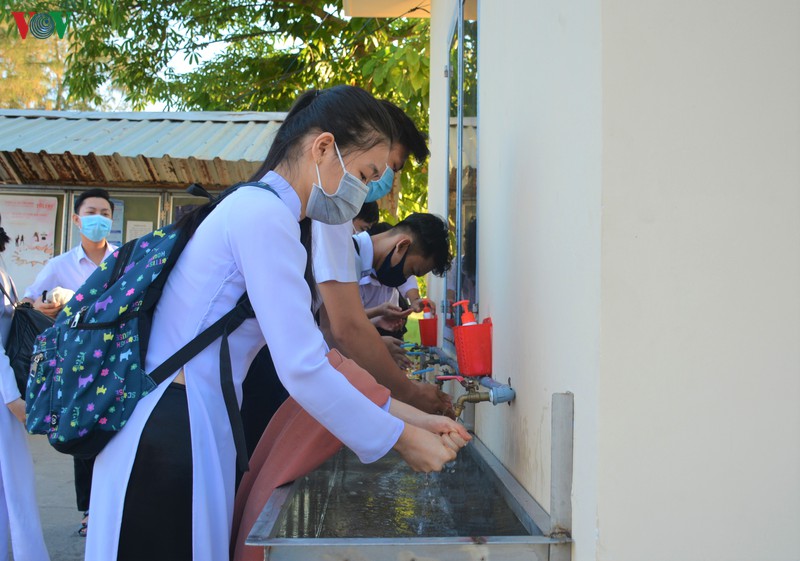 niem vui cua hoc sinh ca mau trong ngay tro lai truong lop hinh 2