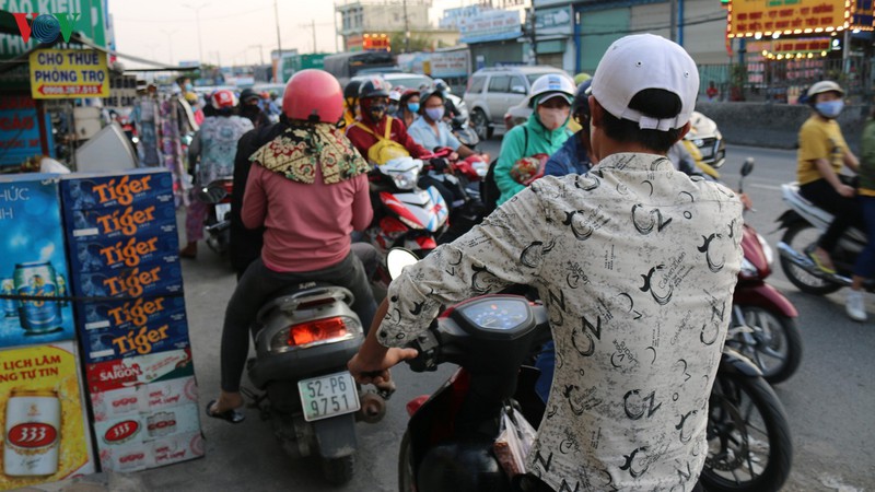 hinh anh nguoi dan tro lai tphcm sau ky nghi le hinh 5