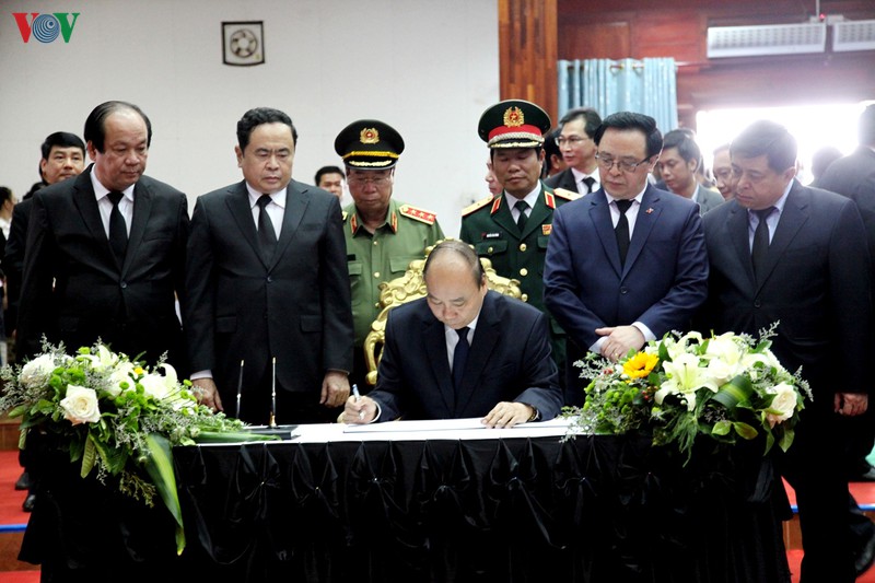 thu tuong nguyen xuan phuc va doan cap cao vieng nguyen thu tuong lao hinh 2